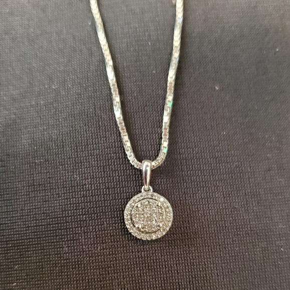 Michael Hill Pendant with 1/4 Carat Total Weight of Diamonds in 10kt White Gold - Picture 12 of 15